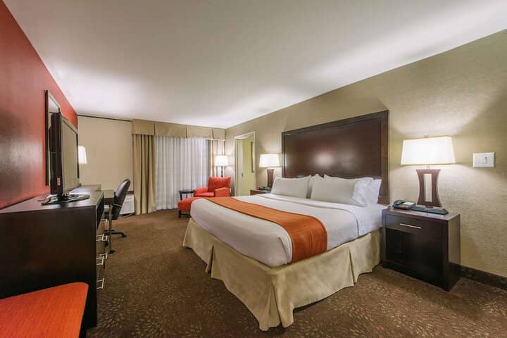 Room 6 of 20
