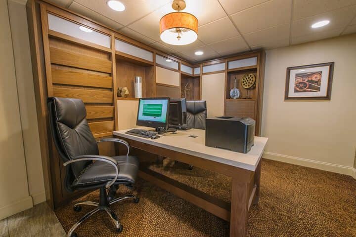 Business Center 17 of 20